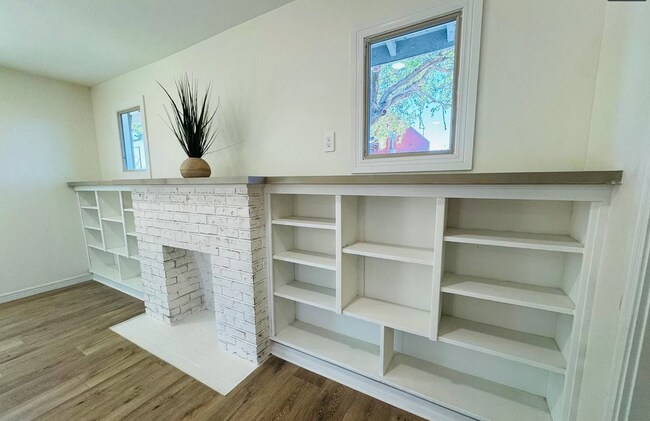 Living Room antique finish mock-fire place - 807 N Lincoln St
