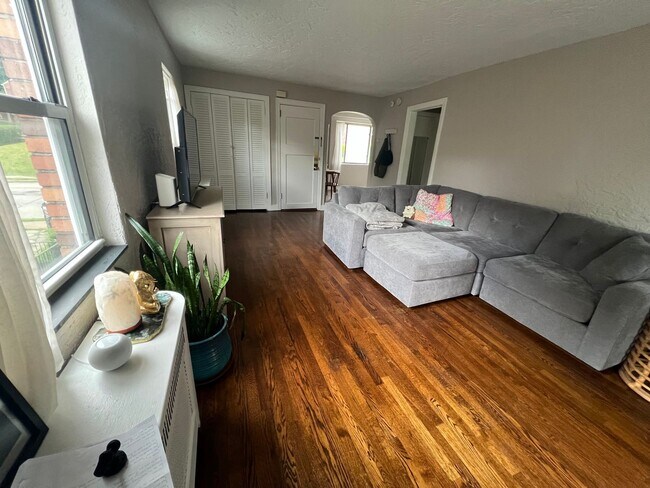 Building Photo - 3870 Beechwood Blvd