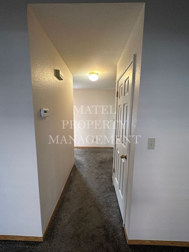 Building Photo - Move in Special see Ad