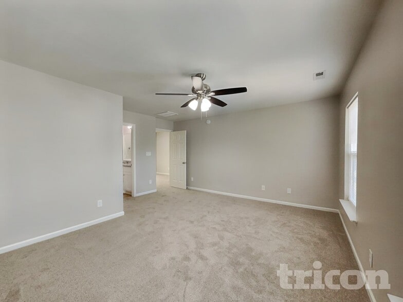Building Photo - 910 Statler Dr