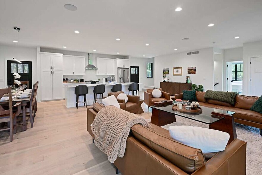 Building Photo - 1678 Archer Ave