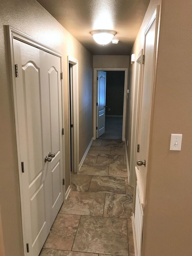 Building Photo - 2 Bedroom / 2 Bath Duplex off Clear Creek – Killeen, TX