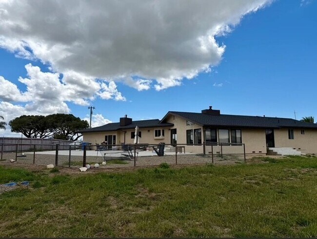 Building Photo - Charming 4br/2.5ba home on acreage in Desirable Rolling Hills SLO
