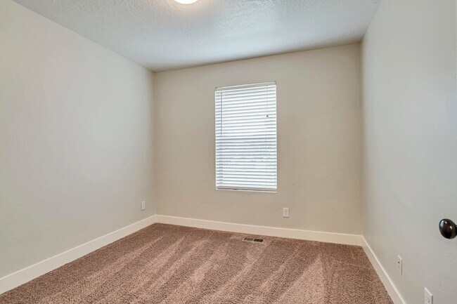 Building Photo - 939 W 175 S