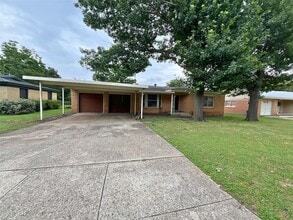 Building Photo - 1025 Warden St
