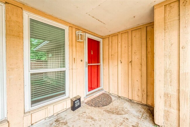 Building Photo - 5238 Beechnut St