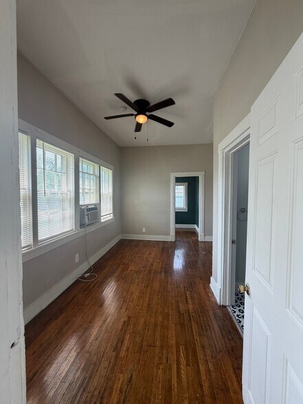 Building Photo - 124 N Pearl Ave
