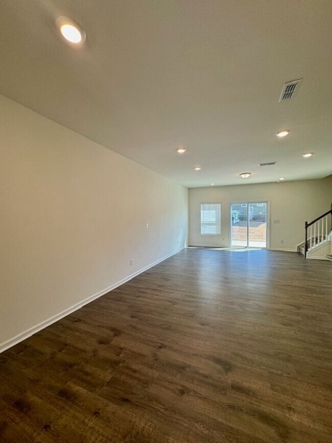 Building Photo - PRICE REDUCED!