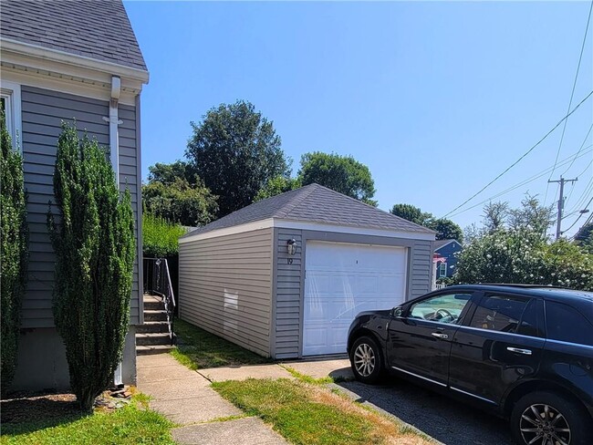 Building Photo - 19 Hillside Ave