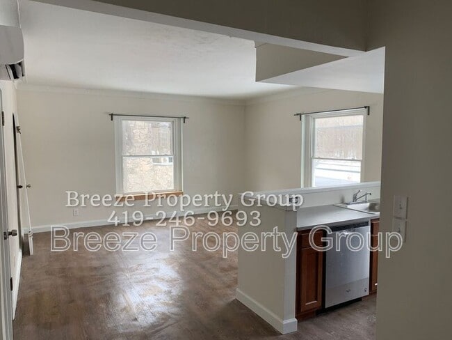 Building Photo - 1945 Ottawa Dr