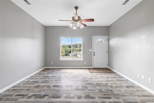 Building Photo - 489 Shade Tree Ln