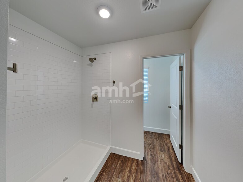 Building Photo - 3360 Blodwen St