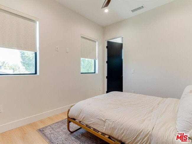 Building Photo - 5929 Hesperia Ave