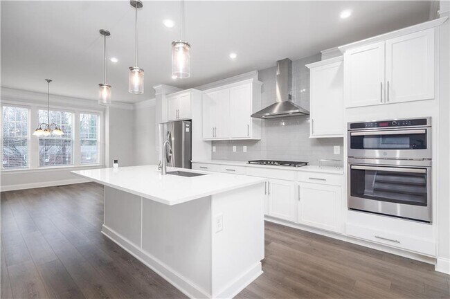 Building Photo - 1313 Harris Way S