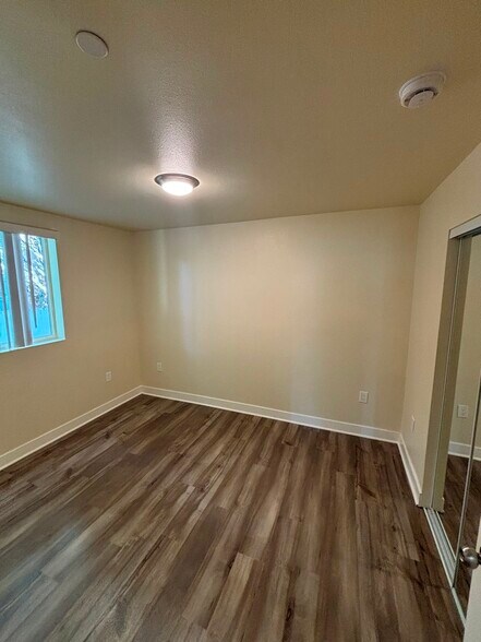 Building Photo - 123 1/2 E 88th St