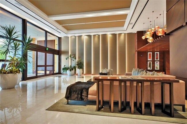 Building Photo - 5875 Collins Ave