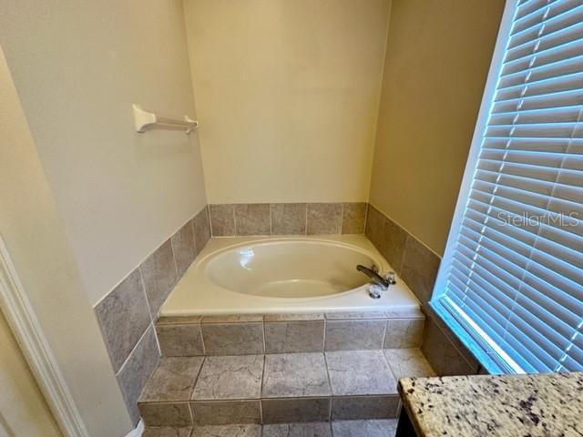 Building Photo - 955 W Charing Cross Cir