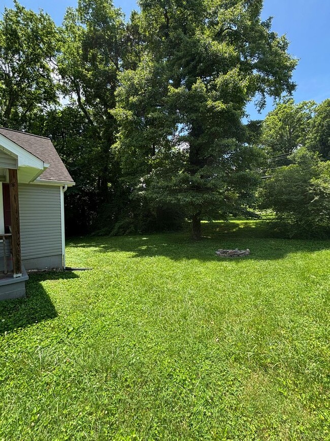 Building Photo - North Knoxville Cottage!