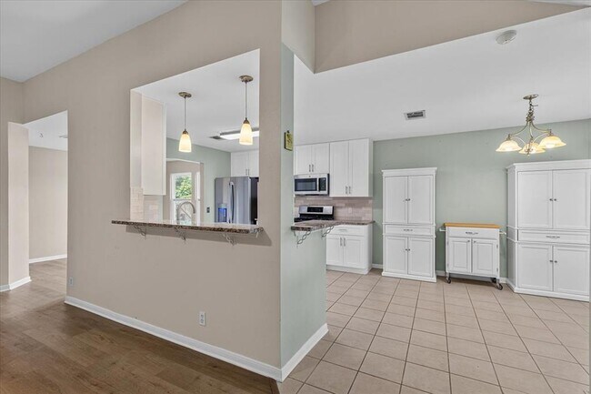 Building Photo - 206 Evergreen Cir