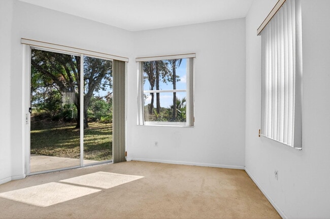 Building Photo - 2431 Westmont Dr