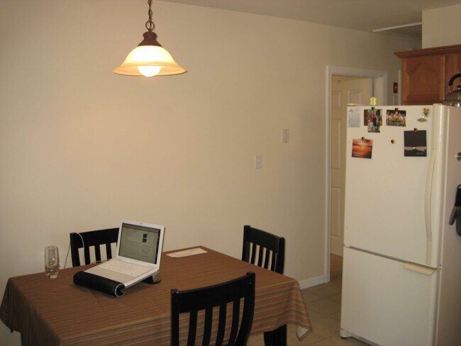Kitchen - 24 Edgewood Ave