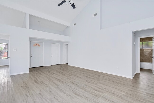 Building Photo - 2527 Silver Trumpet Dr