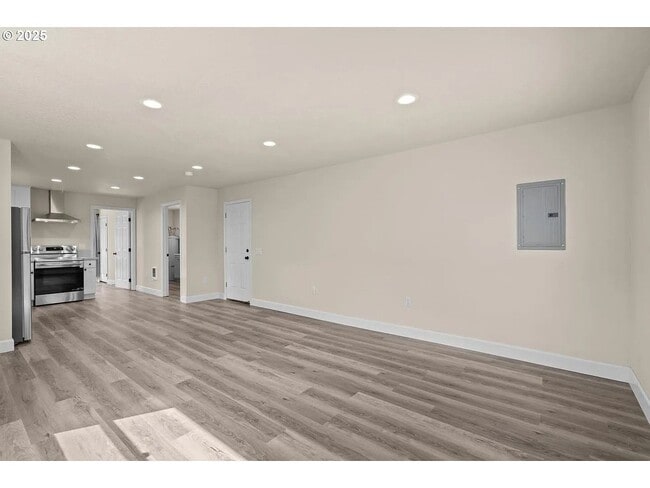 Primary Photo - GPM657 - SE Raymond Ct. (T1)