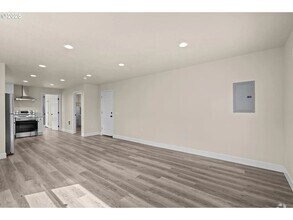 Building Photo - GPM657 - SE Raymond Ct. (T1)