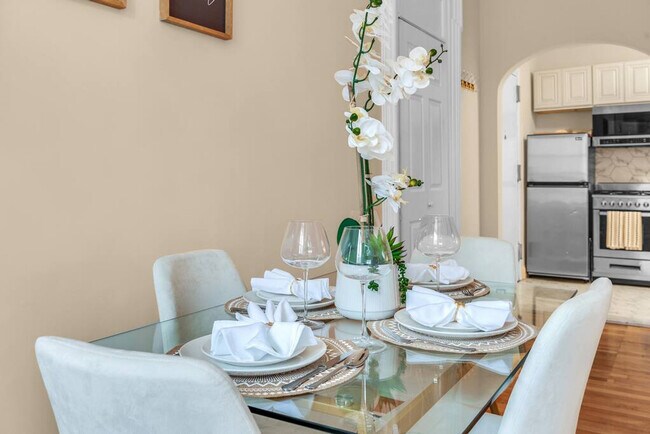 Building Photo - 45 Monroe Pl