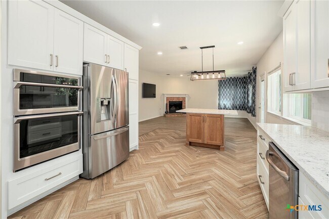 Building Photo - 703 Ivy Ct