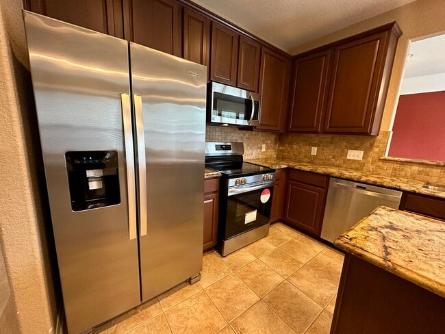 Building Photo - For Lease | 4 Bed, 2 Bath |2,280 Sq Ft | C...
