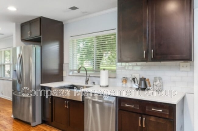 Building Photo - 217 Buckingham Dr