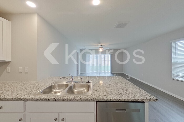 Building Photo - 8710 SW 44th Ct