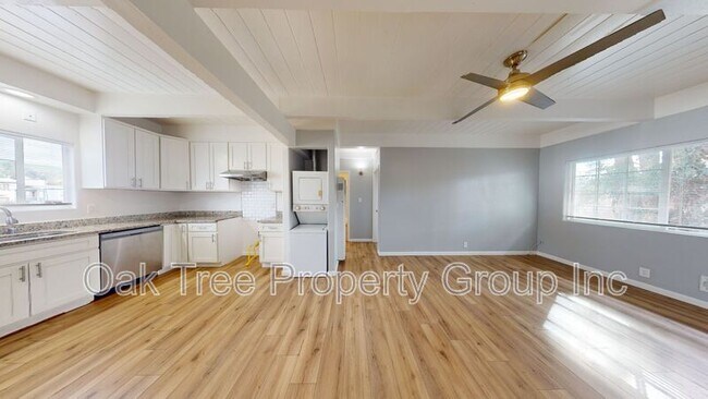 Building Photo - 7867 Bancroft Ave