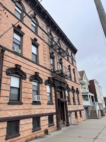 Building Photo - 668-670 Kennedy Boulevard Unit 8