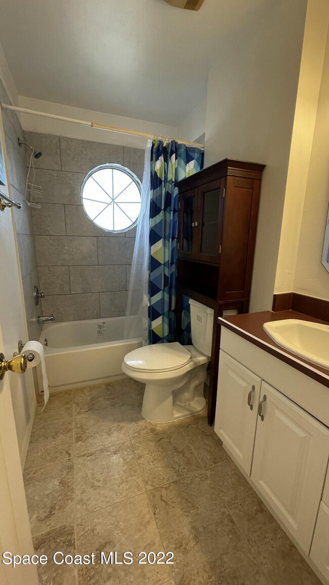 Building Photo - 1425 Malibu Cir NE