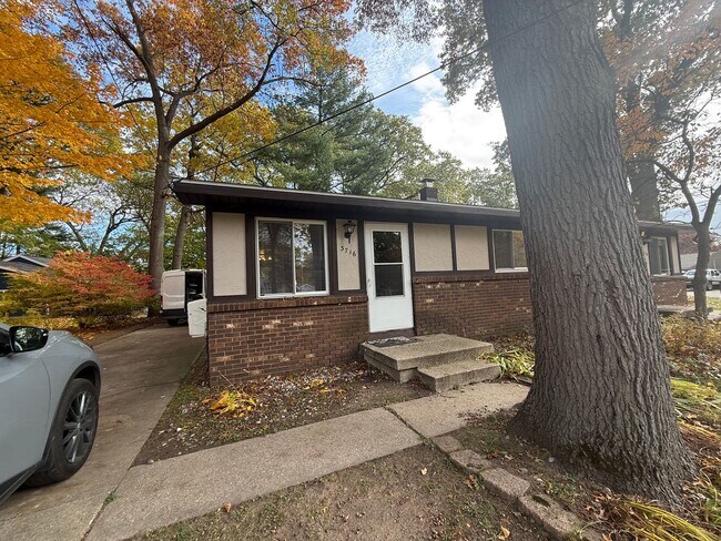 Building Photo - 2 Bedroom Duplex In Wyoming Available December 1st