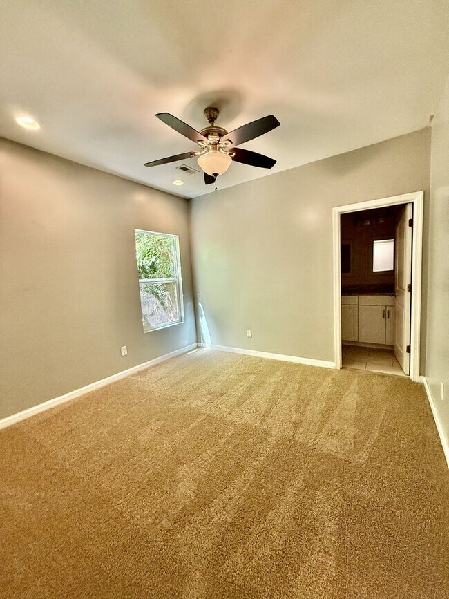Building Photo - Beautiful 2018-built 4-bedroom 3.5 bath home in sought-after Westhaven!