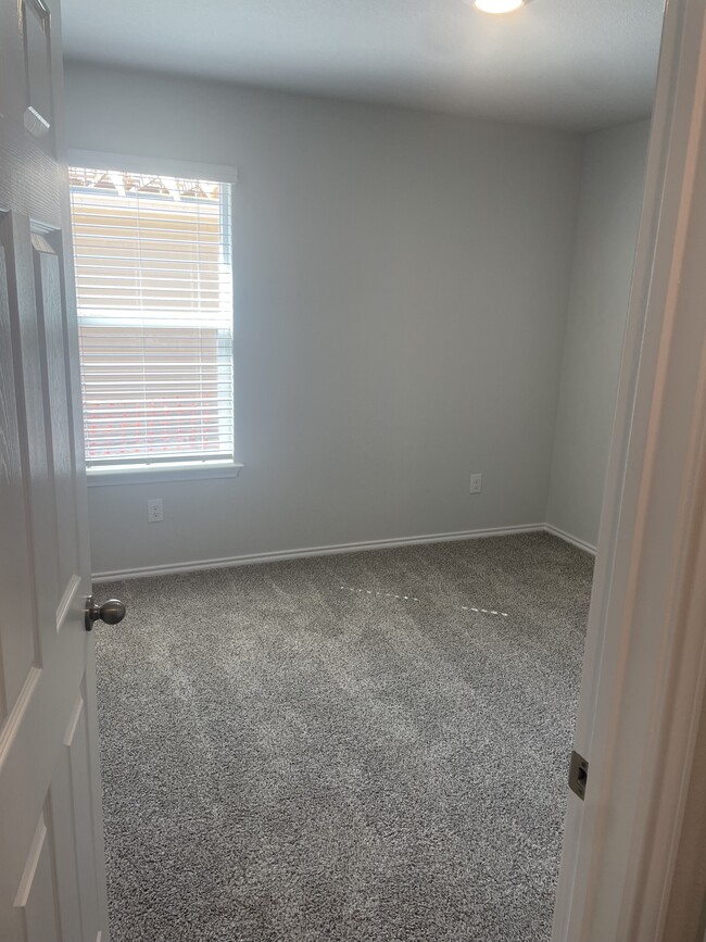 Building Photo - 1009 Cedar Trail