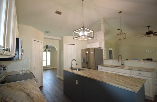 Building Photo - 241 Pine Shadow Ln