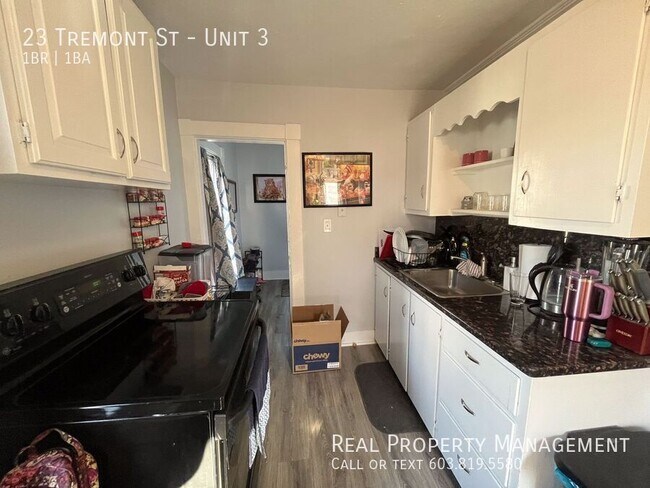 Building Photo - Charming Downtown Exeter Apartment with Tw...