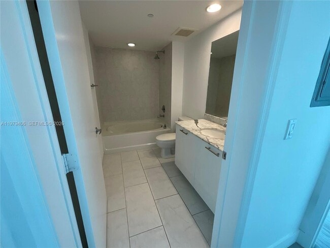 Building Photo - 950 Brickell Bay Dr