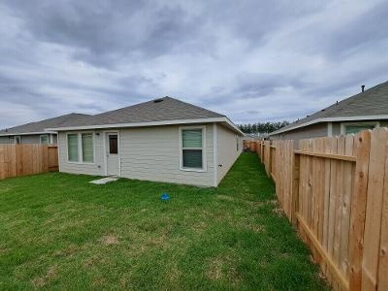 Building Photo - 13812 Grey Wolf Trl