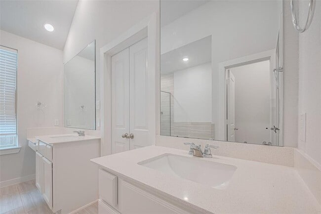 Building Photo - 8010 Whisper Grove Dr