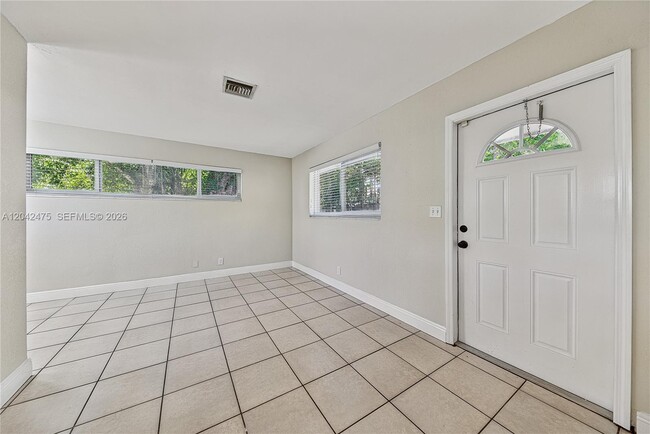 Building Photo - 606 SW 16th St