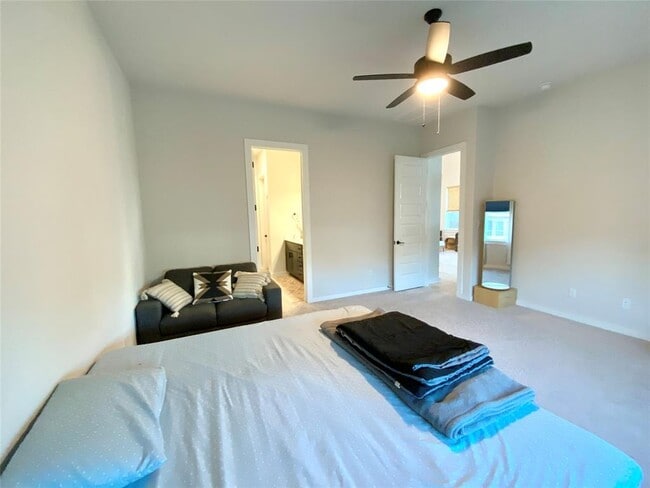 Building Photo - 243 Kings Pne Dr