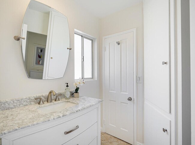 Building Photo - 4236 Ensenada Dr