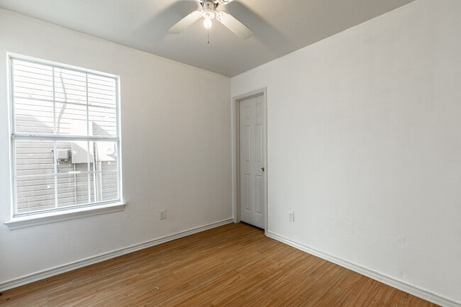 Building Photo - 909 Shepherd St