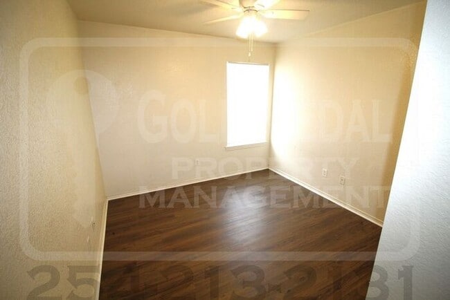 Building Photo - 2807 Leroy Cir