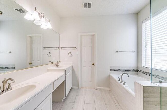 Building Photo - 8317 Spring Valley Ln